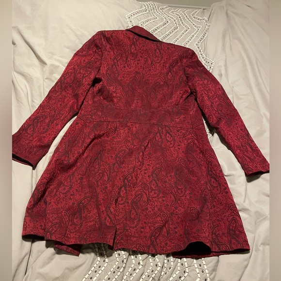 Amazing red goth brocade trench coat - Picture 3 of 3